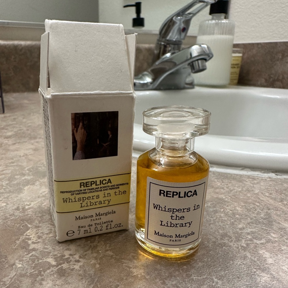 Replica. Whisper in the Library 0.2 oz